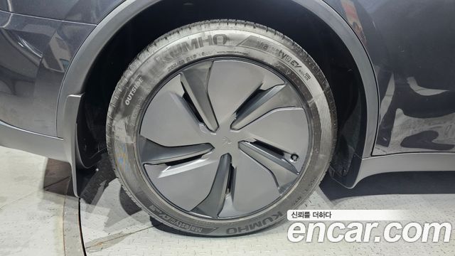 Tesla Model Y RWD - фото 4