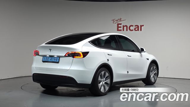 Tesla Model Y RWD - фото 0