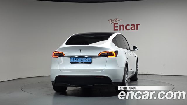Tesla Model Y RWD - фото 2