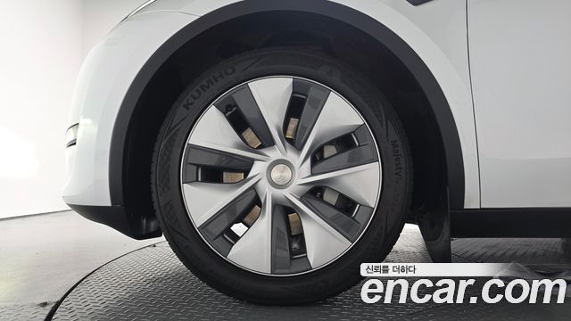 Tesla Model Y RWD - фото 3