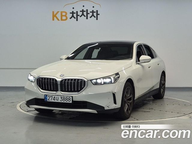 BMW 5-Series G60 520i - фото 0