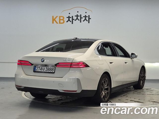 BMW 5-Series G60 520i - фото 2