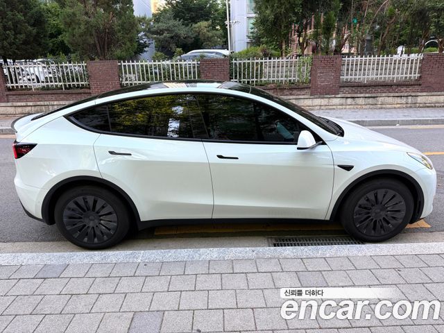 Tesla Model Y Long Range AWD - фото 3