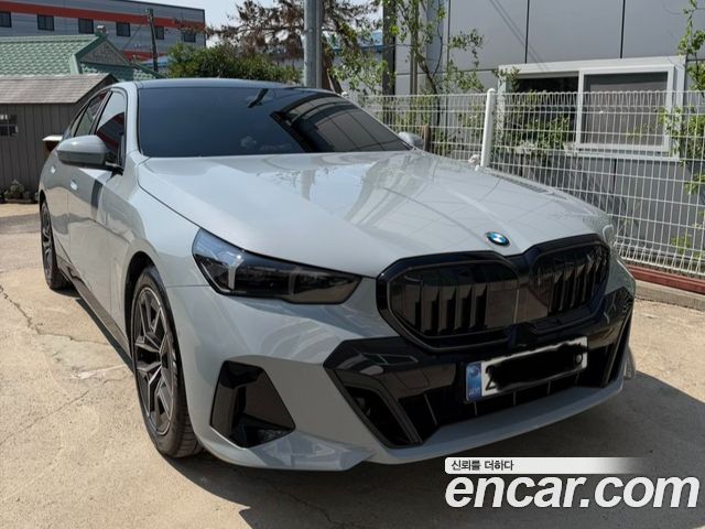 BMW 5-Series G60 520i Special Edition - фото 0