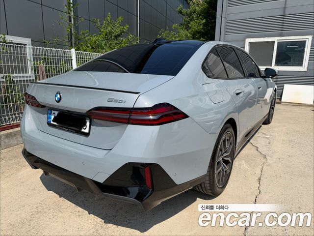 BMW 5-Series G60 520i Special Edition - фото 1