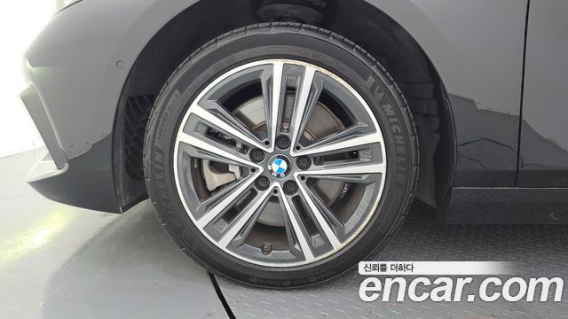 BMW 1-Series F40 120i Advantage - фото 4
