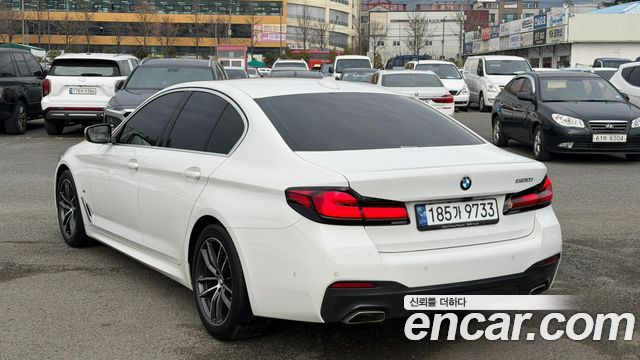 BMW 5-Series G30 520i M Sport - фото 1