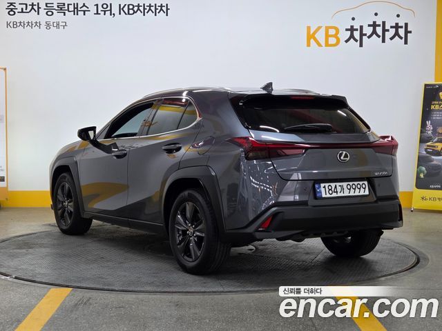 Lexus UX 2.0 2WD - фото 1
