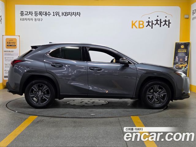 Lexus UX 2.0 2WD - фото 3
