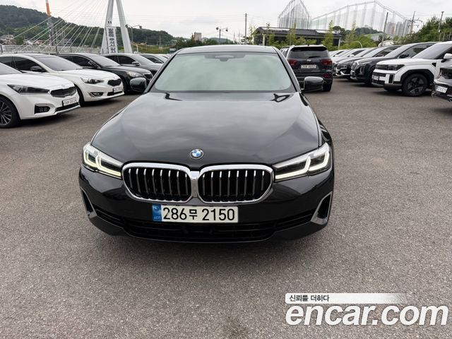 BMW 5-Series G30 530i Luxury - фото 1