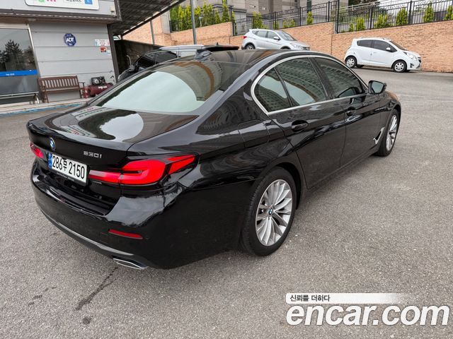 BMW 5-Series G30 530i Luxury - фото 4