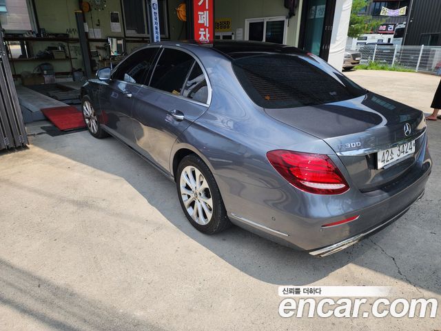 Mercedes-Benz E-Class W213 E300 4MATIC Exclusive - фото 1