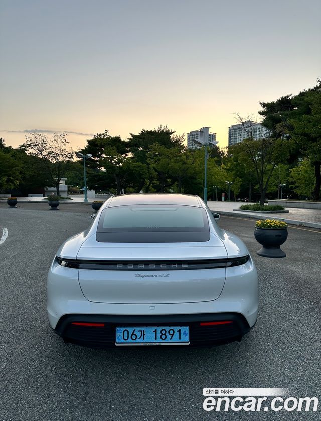 Porsche Taycan 4S - фото 1