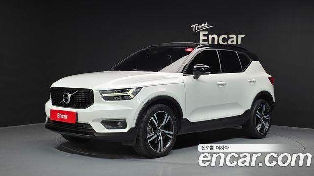 Volvo XC40 T4 R-Design - фото 0
