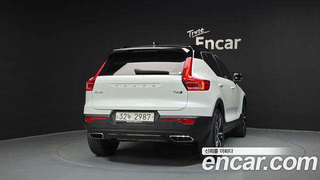 Volvo XC40 T4 R-Design - фото 3