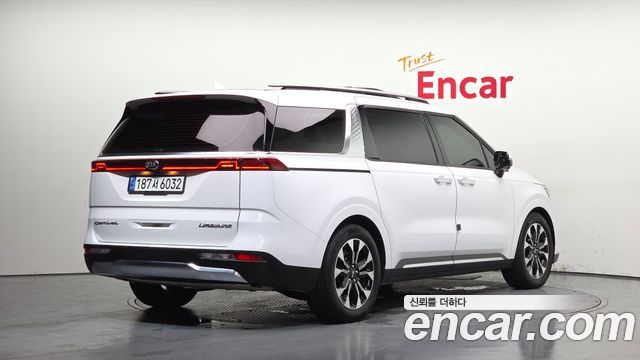 Kia Carnival 4-го поколения 7-Seater Signature - фото 1