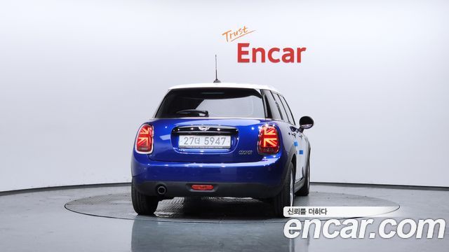 Mini Cooper 5Door Standard 3rd - фото 3