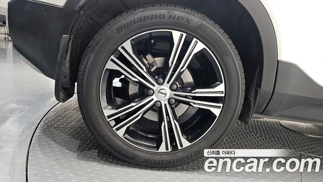 Volvo XC40 B4 Inscription - фото 4