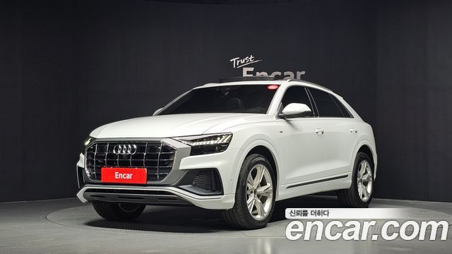 Audi Q8 45 TDI Quattro Premium - фото 0