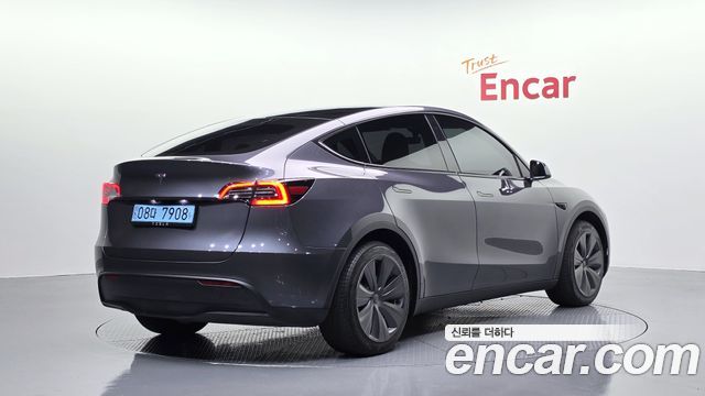 Tesla Model Y RWD - фото 1