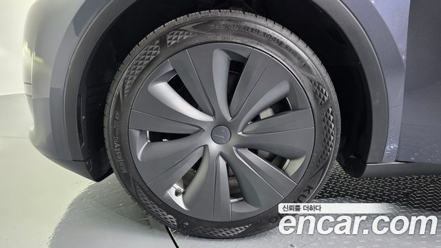 Tesla Model Y RWD - фото 4