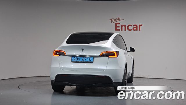 Tesla Model Y RWD - фото 2