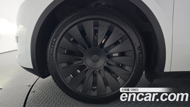 Tesla Model Y RWD - фото 3