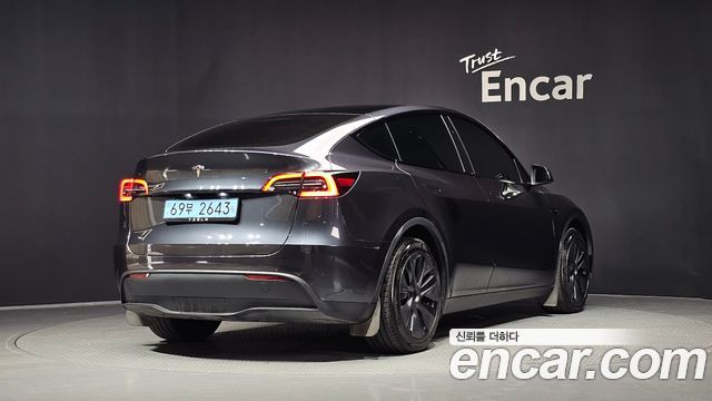 Tesla Model Y RWD - фото 1
