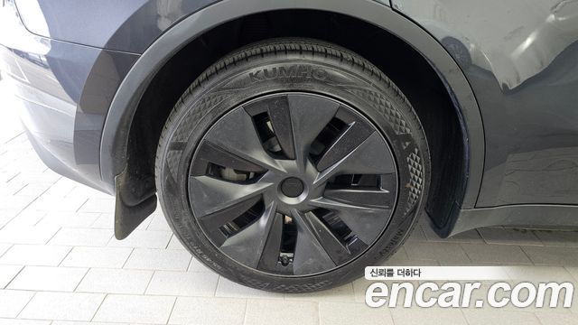 Tesla Model Y RWD - фото 4