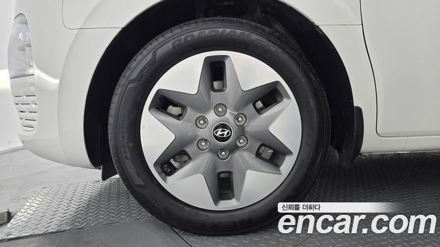 Hyundai Staria 4WD Tourer 9-Seater Modern - фото 4