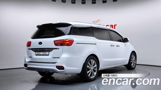 Kia Carnival Новый Gasoline 7-Seater Limousine President - фото 1