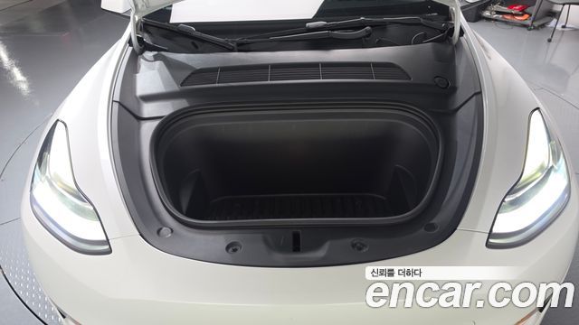 Tesla Model Y Long Range AWD - фото 4