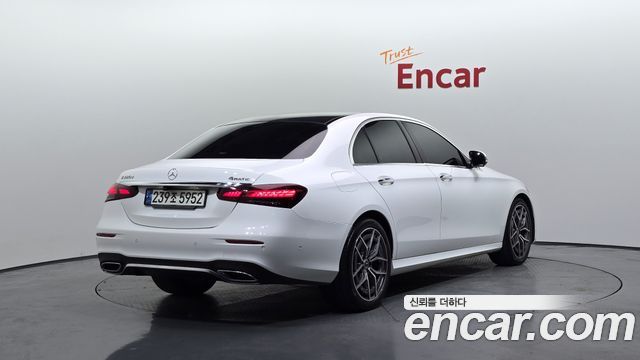 Mercedes-Benz E-Class W213 E220d 4MATIC AMG Line - фото 1