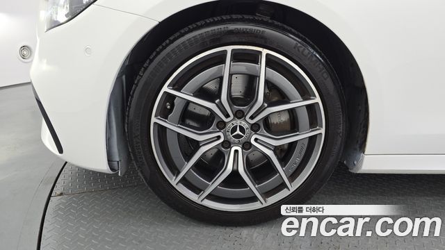 Mercedes-Benz E-Class W213 E220d 4MATIC AMG Line - фото 4