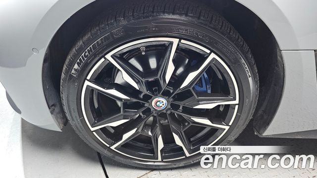 BMW i4 M50 - фото 3