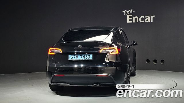 Tesla Model Y Standard Range RWD - фото 3