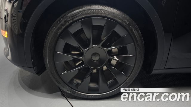Tesla Model Y Standard Range RWD - фото 4
