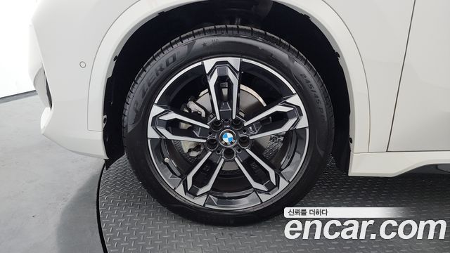 BMW X1 U11 xDrive 20i M Sport - фото 4