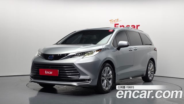 Toyota Sienna 4-го поколения 2.5 Hybrid 2WD - фото 0