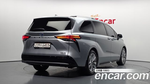 Toyota Sienna 4-го поколения 2.5 Hybrid 2WD - фото 1