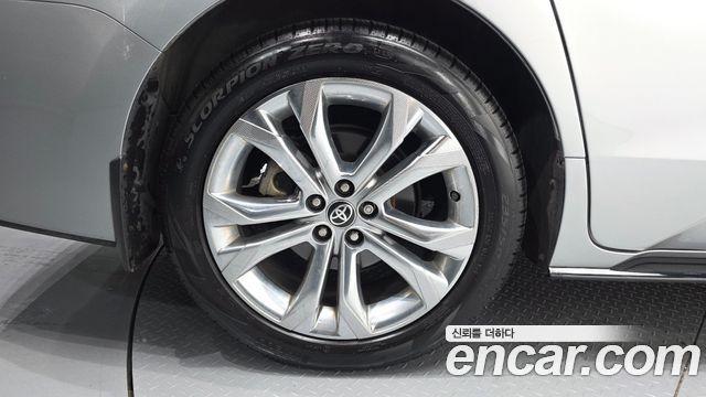 Toyota Sienna 4-го поколения 2.5 Hybrid 2WD - фото 4