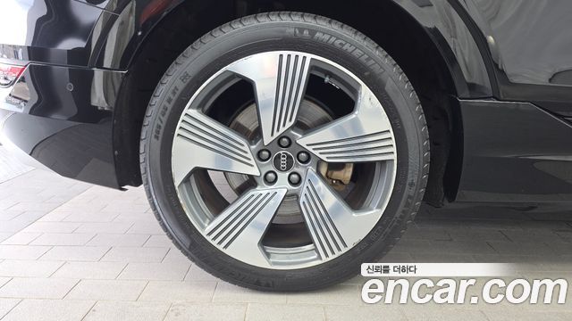 Audi e-tron 55 Quattro Sportback - фото 4