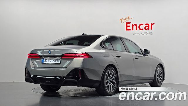 BMW 5-Series G60 520i M Sport - фото 0