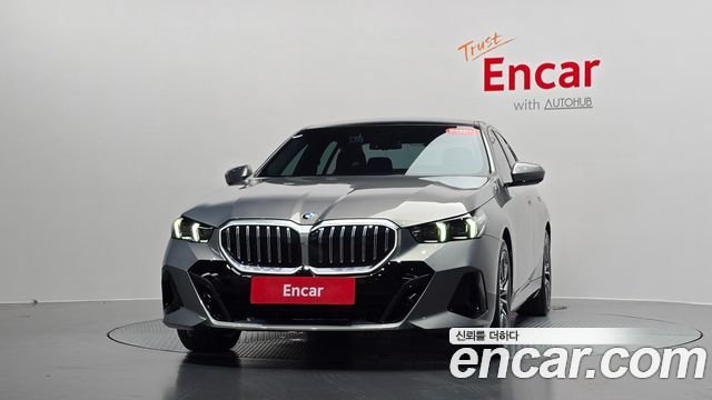BMW 5-Series G60 520i M Sport - фото 1
