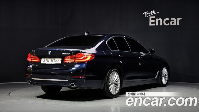 BMW 5-Series G30 520d Luxury Special Edition - фото 1