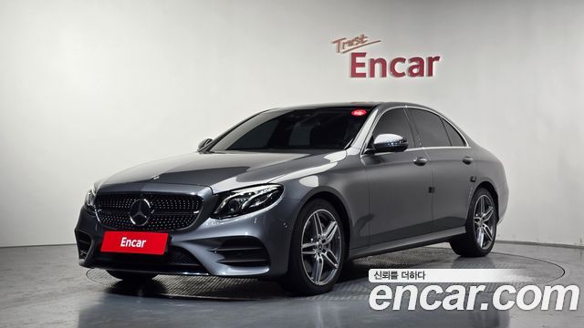 Mercedes-Benz E-Class W213 E300 4MATIC AMG Line - фото 0