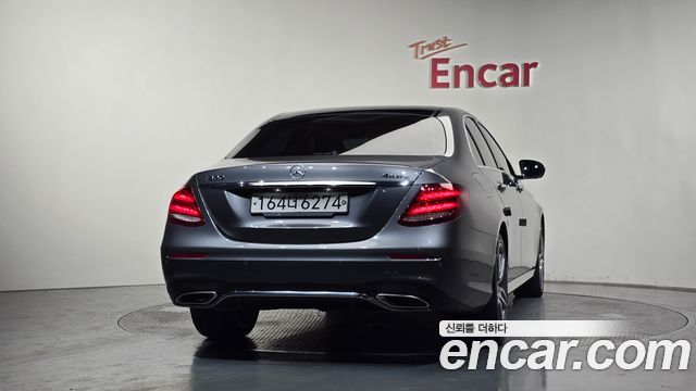 Mercedes-Benz E-Class W213 E300 4MATIC AMG Line - фото 3