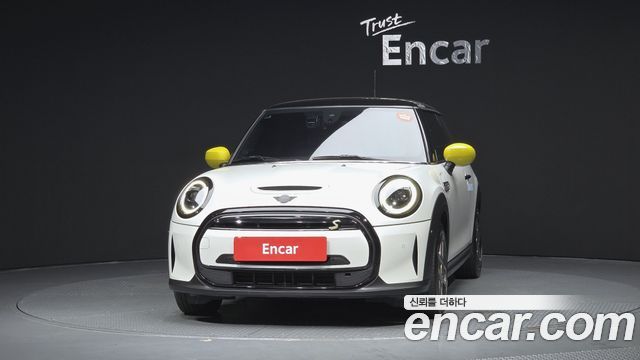 Mini Cooper SE Electric 3rd - фото 2