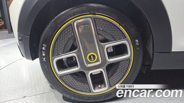 Mini Cooper SE Electric 3rd - фото 4