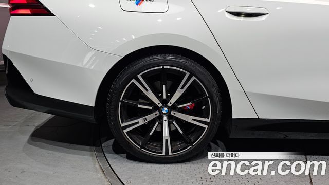 BMW 5-Series G60 530i xDrive M Sport Pro Special Edition - фото 4